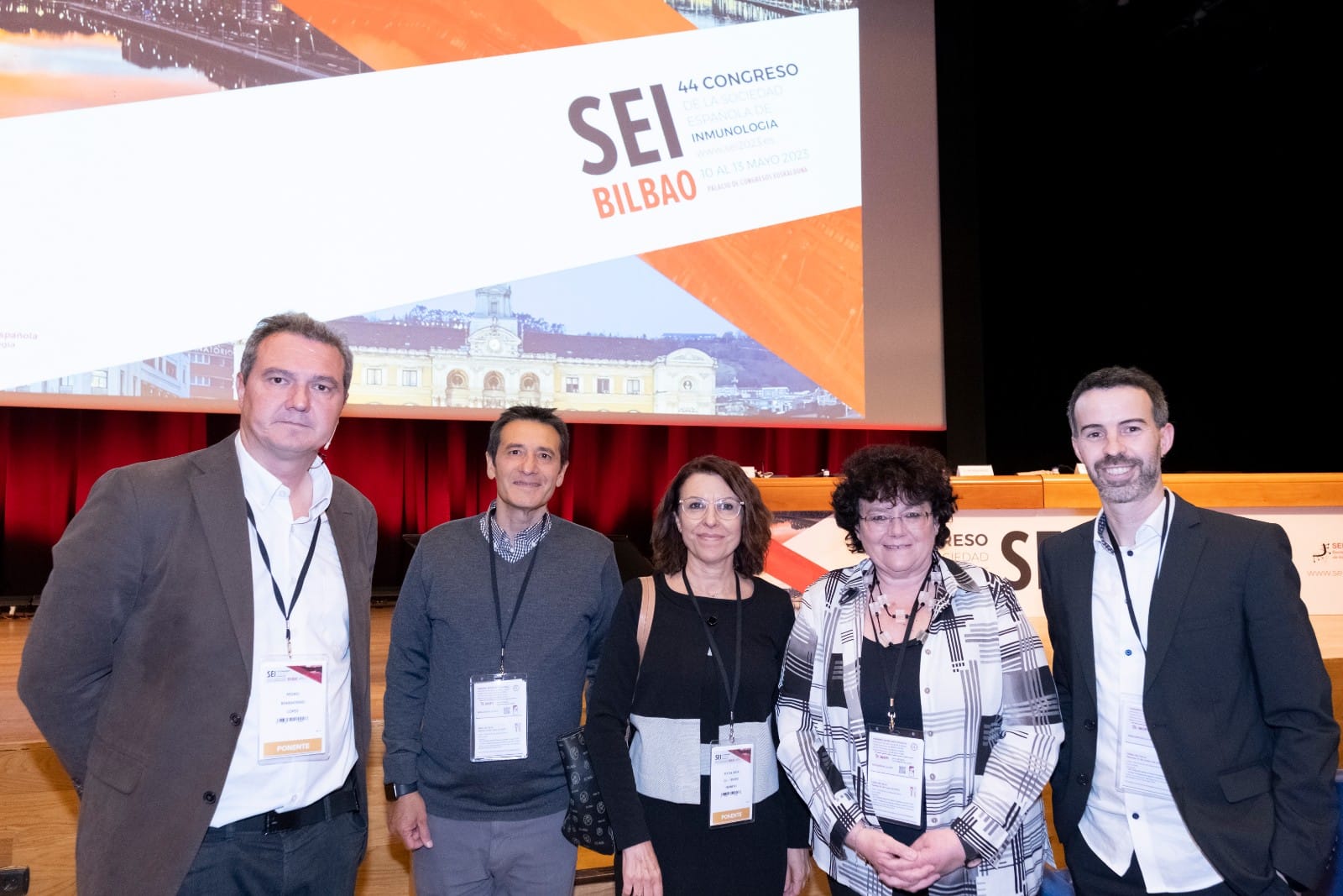 África González, moderadora dunha mesa redonda no 44 Congeso da SEI