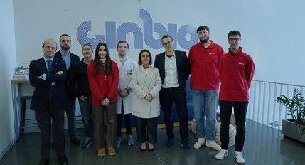 A directora de GAIN visita o CINBIO para coñecer a implicación do centro na misión espacial BIXO