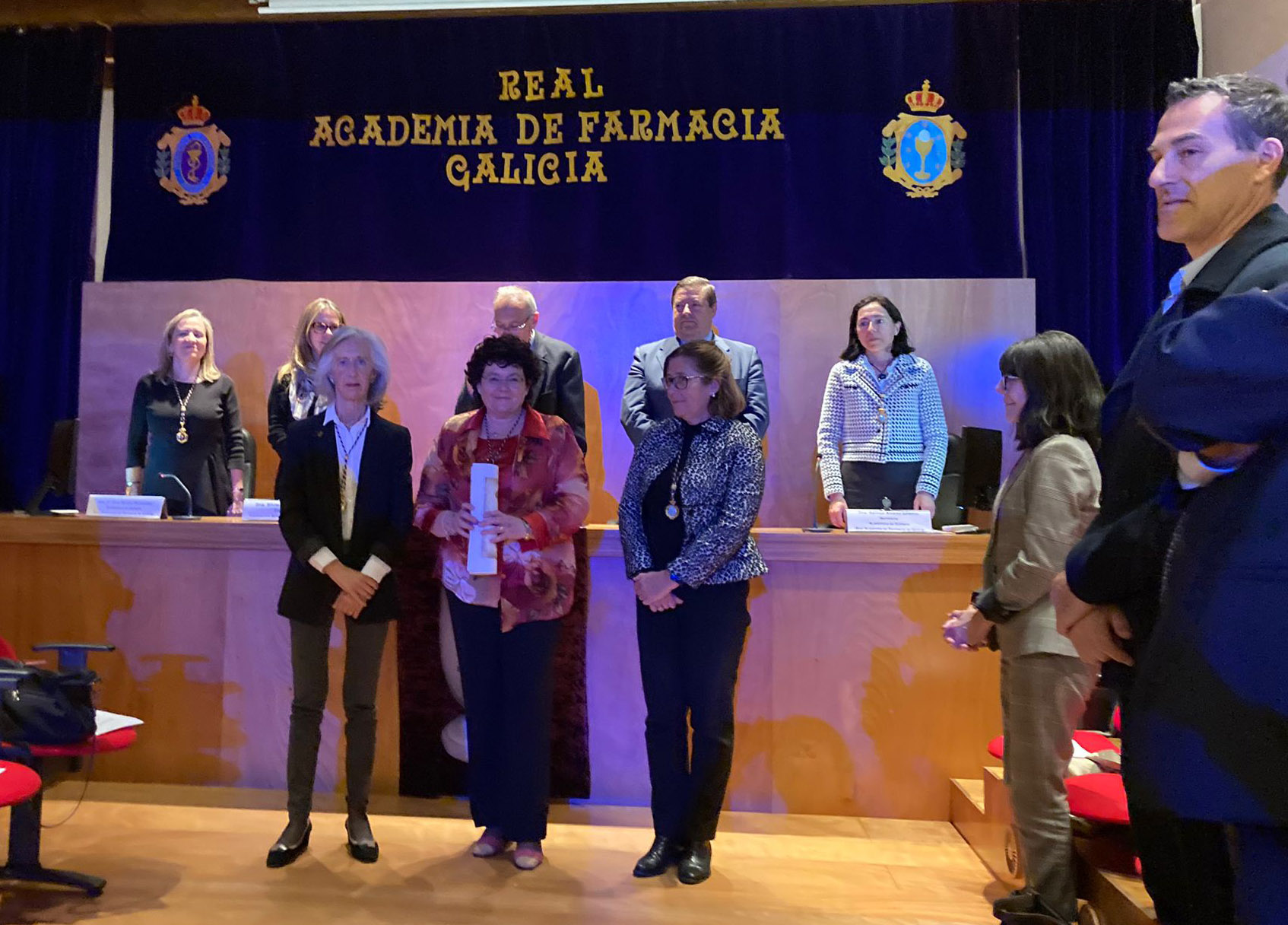 África González ingresa na Real Academia de Farmacia de Galicia