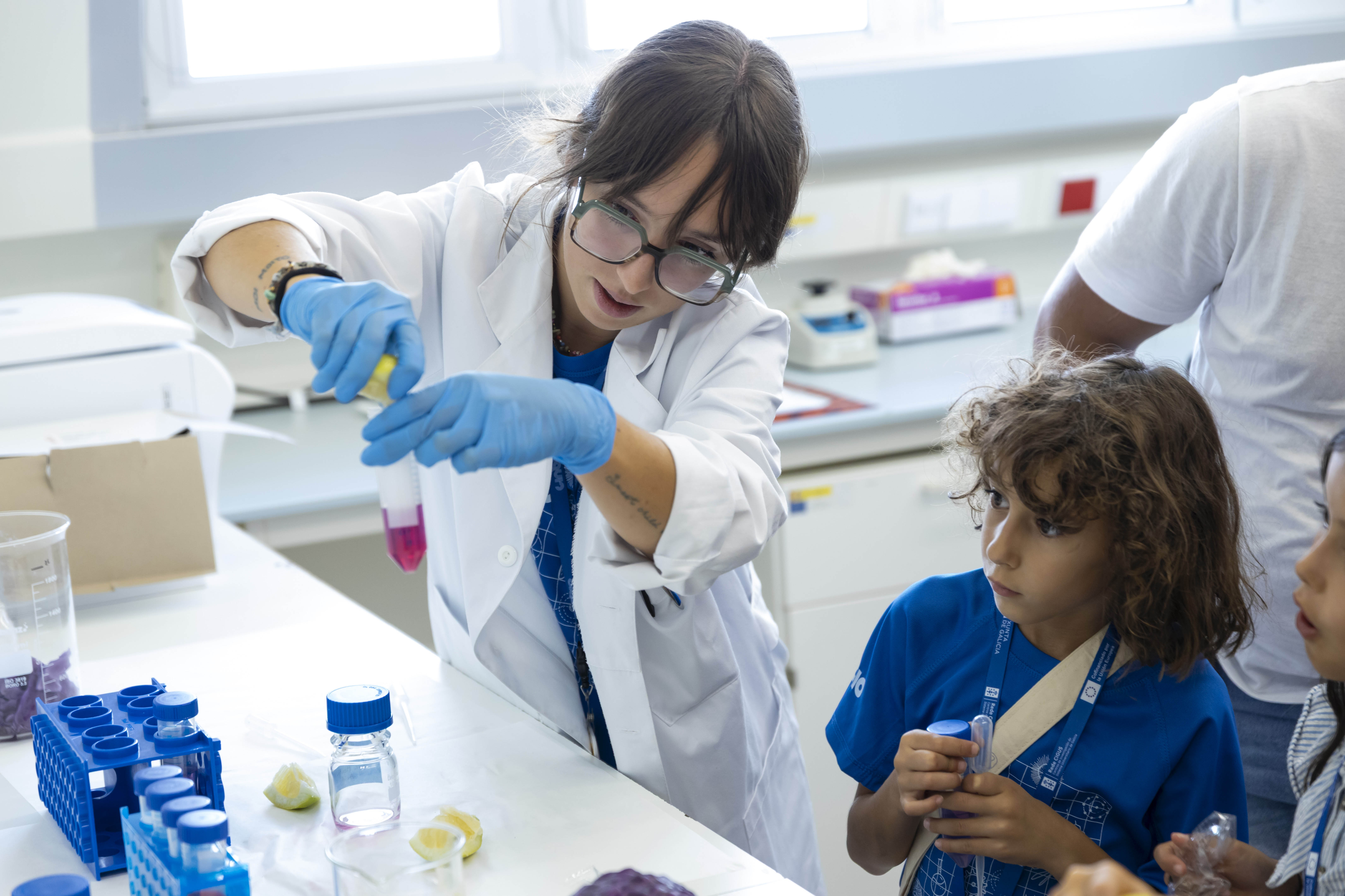 Máis de 80 persoas descobren a ciencia con C de CINBIO nunha nova edición da súa xornada de portas abertas