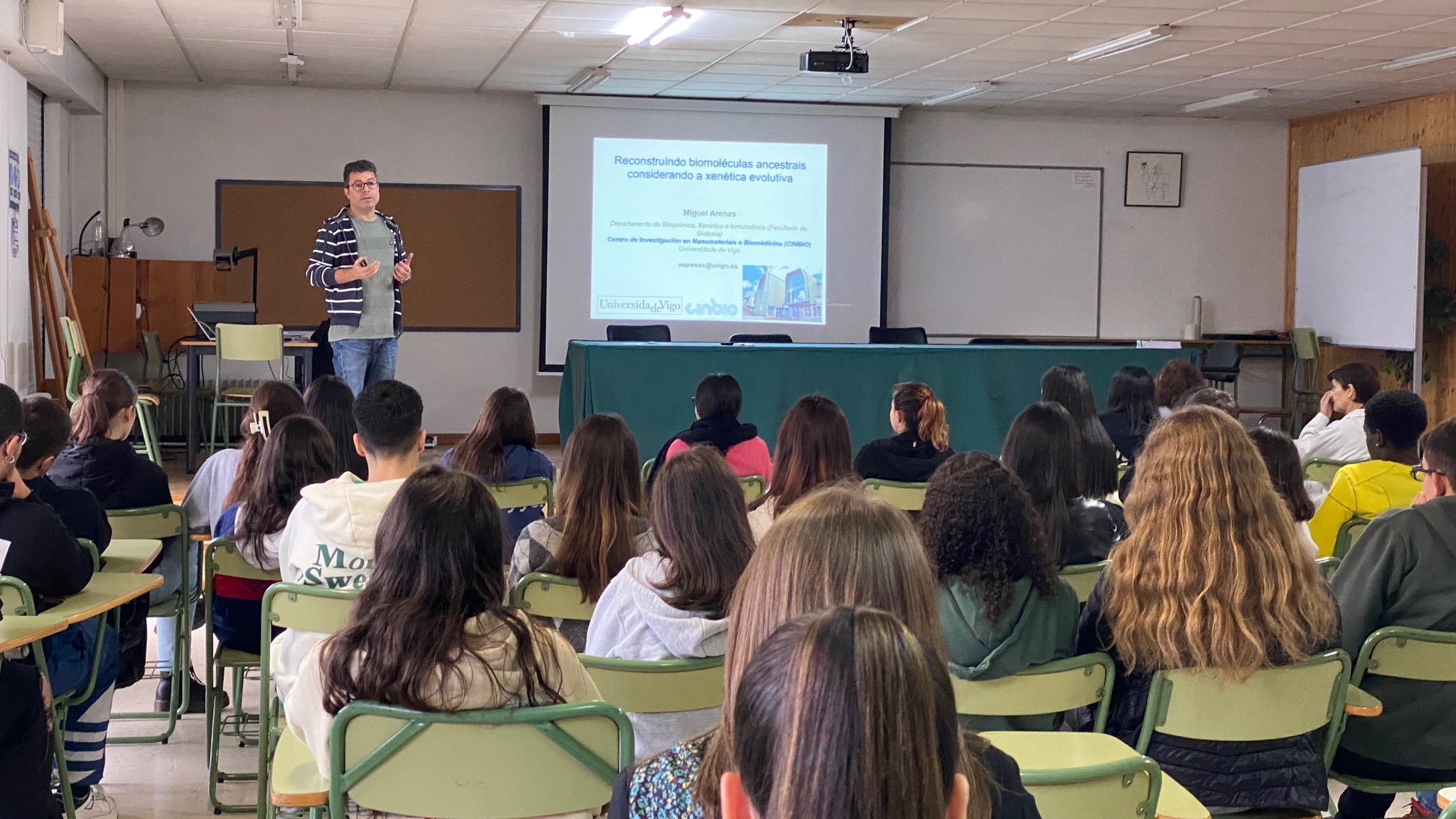 Continúan as visitas do persoal do CINBIO a centros educativos de Galicia