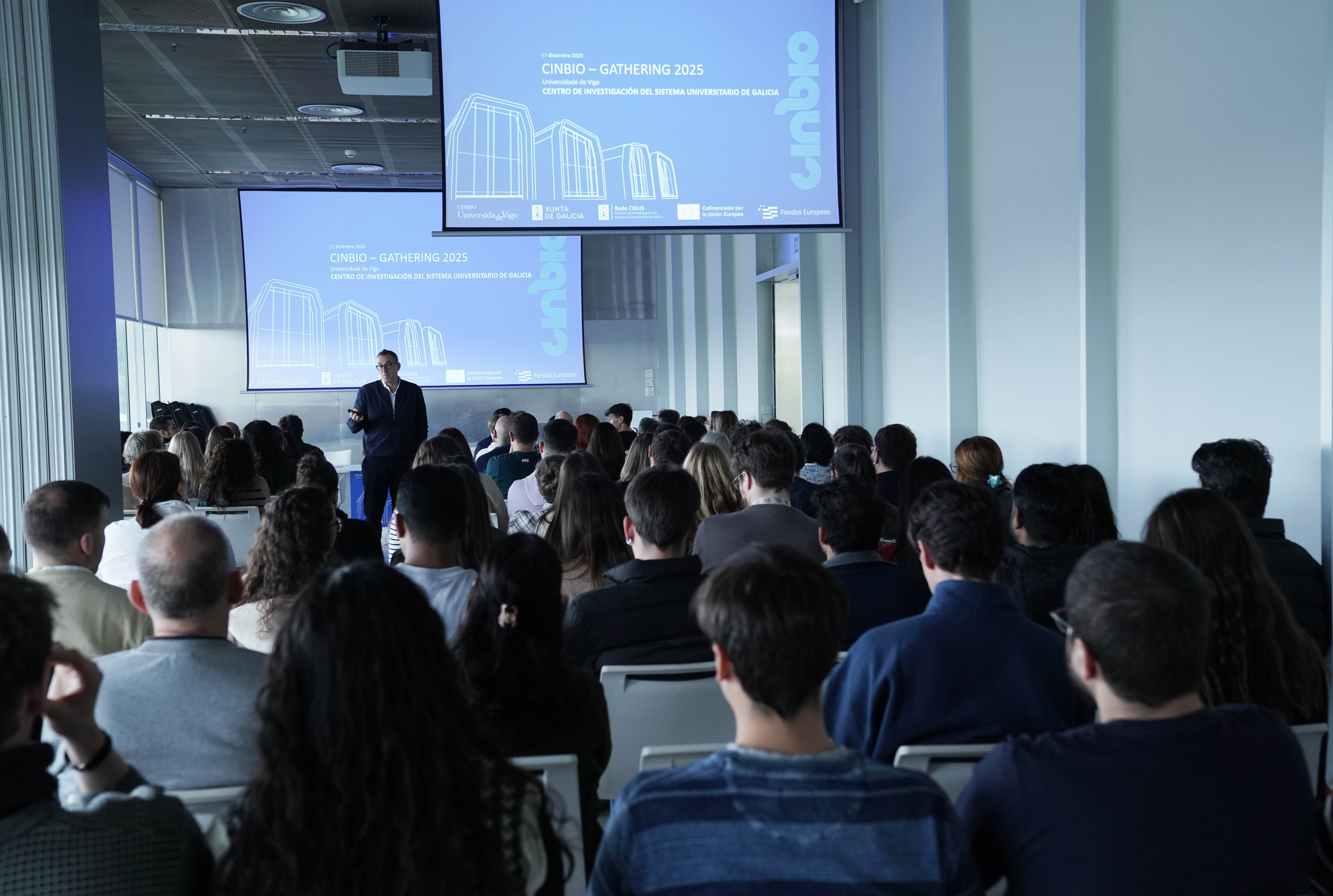 O persoal do CINBIO celebra unha xuntanza para facer balance e afrontar os novos obxectivos para o 2026